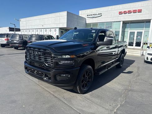 Used 2025 RAM 2500 Big Horn AWD/4WD image 3