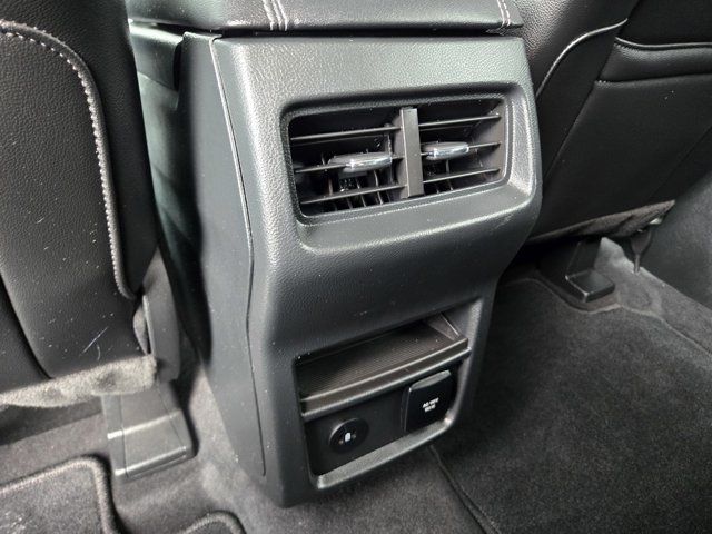Used 2023 Ford Edge Titanium AWD/4WD image 31