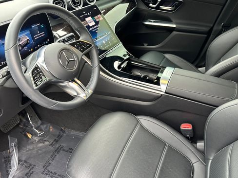 Used 2025 Mercedes-Benz GLC 300 4MATIC image 4