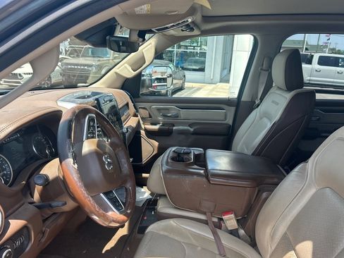 Used 2019 RAM 1500 Laramie AWD/4WD image 10
