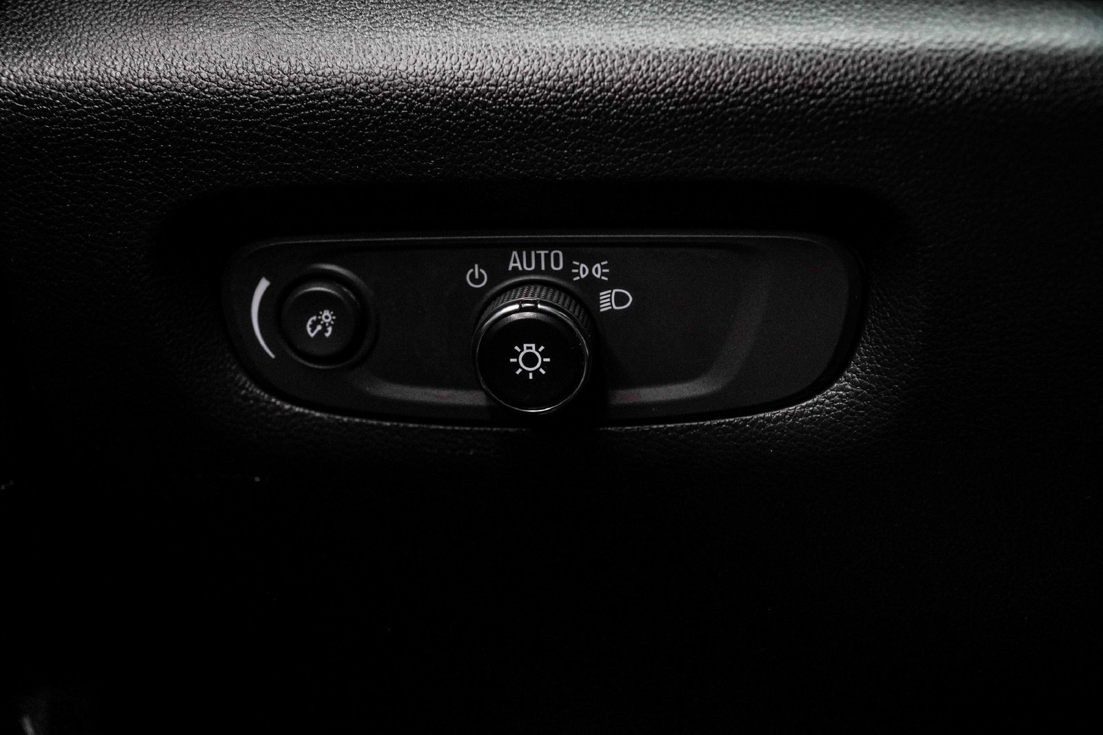 Used 2023 Chevrolet Traverse LS FWD image 29