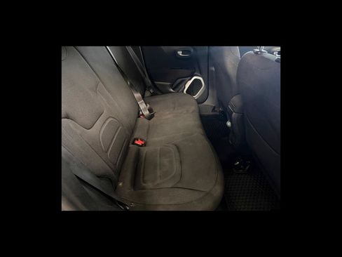 Used 2018 Jeep Renegade Latitude w/ Cold Weather Group AWD/4WD image 19