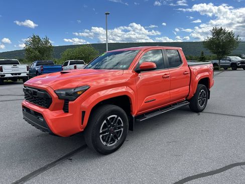 Used 2024 Toyota Tacoma TRD Sport w/ TRD Sport Upgrade Package AWD/4WD image 3