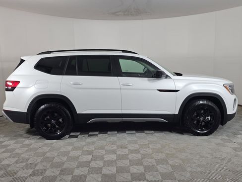 Used 2026 Volkswagen Atlas Peak Edition AWD/4WD image 16