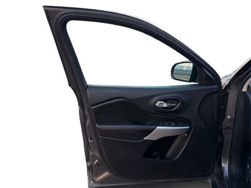 Used 2018 Jeep Cherokee Trailhawk w/ Quick Order Package 27L image 20