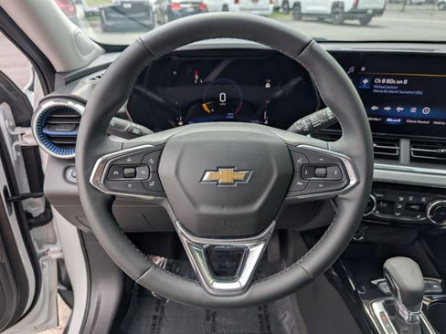 Certified 2024 Chevrolet Trax LT w/ Driver Confidence Package FWD image 15