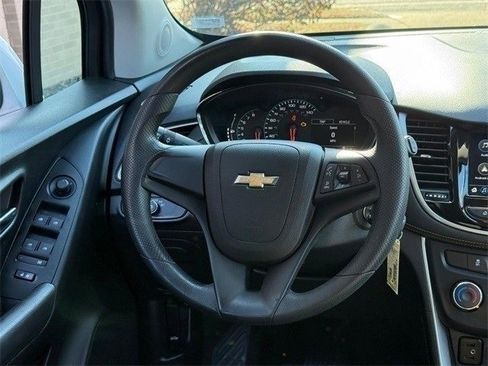 Used 2018 Chevrolet Trax LS image 12