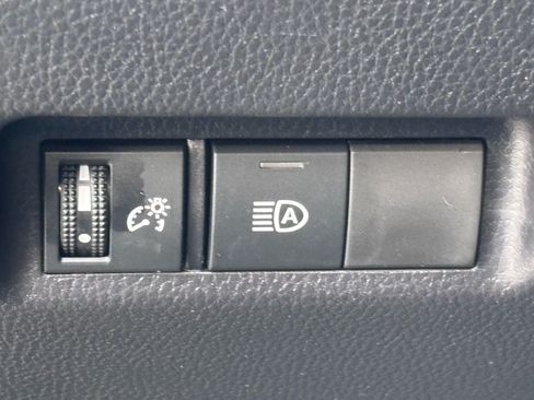 Used 2025 Toyota RAV4 XLE AWD/4WD image 22