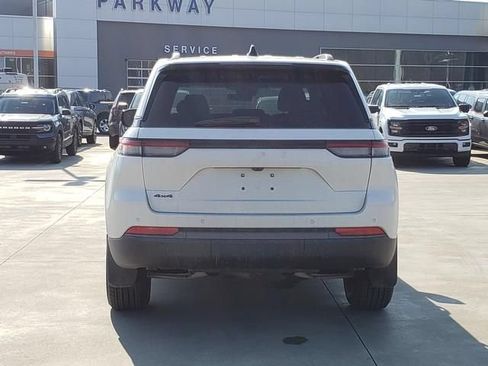 New 2026 Jeep Grand Cherokee Altitude AWD/4WD image 7
