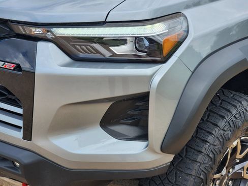 Used 2025 Chevrolet Colorado ZR2 w/ Technology Package AWD/4WD image 9