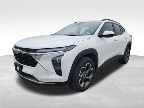 Used 2025 Chevrolet Trax LT FWD image 4