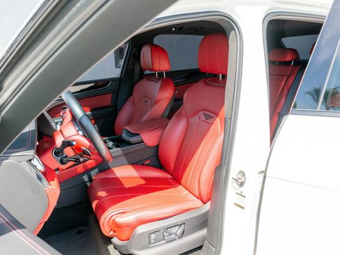 Used 2023 Bentley Bentayga AWD/4WD image 10