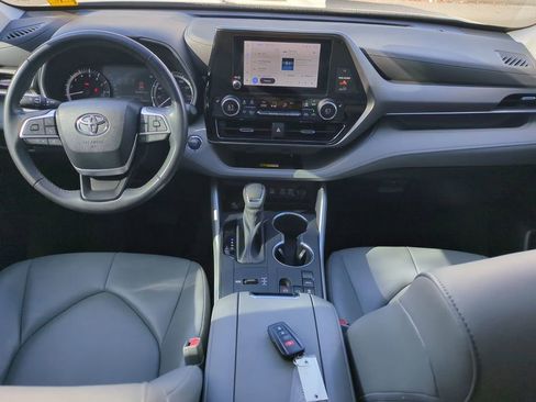 Certified 2023 Toyota Highlander XLE image 14