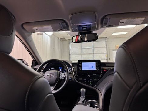 Used 2023 Toyota Camry SE w/ Convenience Package image 18