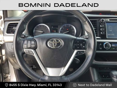Used 2017 Toyota Highlander SE image 17
