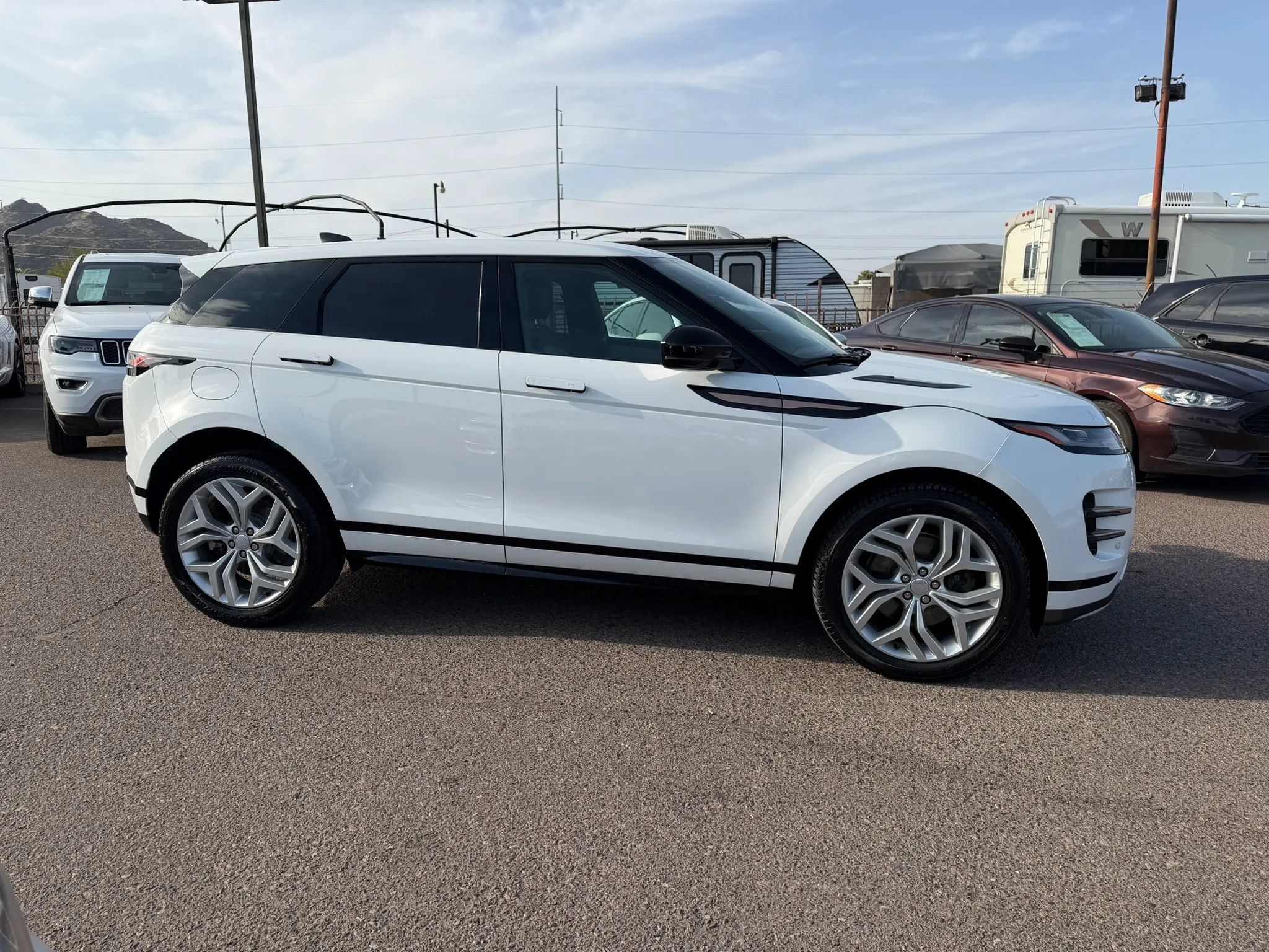 Used 2023 Land Rover Range Rover Evoque R-Dynamic SE AWD/4WD image 4