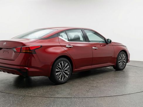 Used 2025 Nissan Altima 2.5 SV image 9