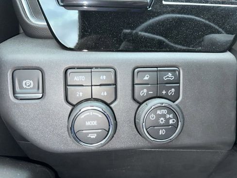 Used 2024 Chevrolet Silverado 1500 LT Trail Boss w/ Convenience Package II AWD/4WD image 24