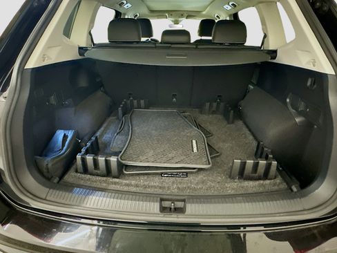 Used 2023 Volkswagen Tiguan SE w/ Panoramic Sunroof Package image 29