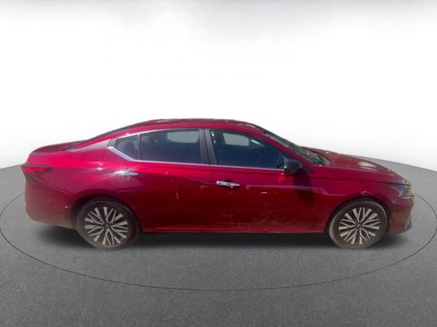 Used 2025 Nissan Altima 2.5 SV FWD image 15