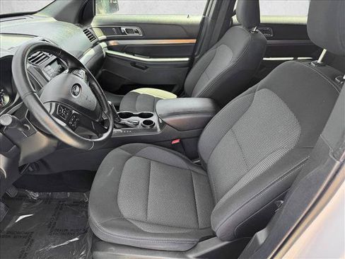 Used 2019 Ford Explorer XLT FWD image 10