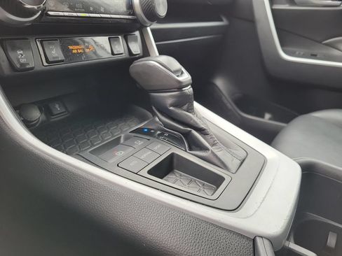 Used 2022 Toyota RAV4 XLE Premium FWD image 33