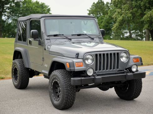 Used 2004 Jeep Wrangler 4WD w/ 30" Tire & Wheel Group image 3