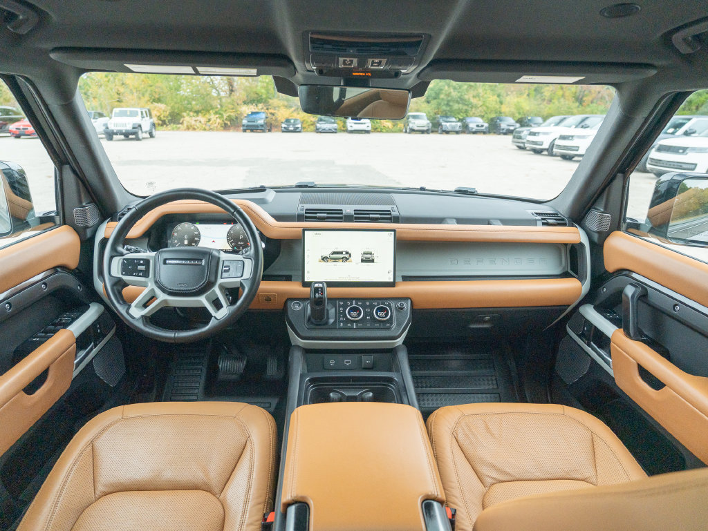 Used 2024 Land Rover Defender 110 SE AWD/4WD image 18