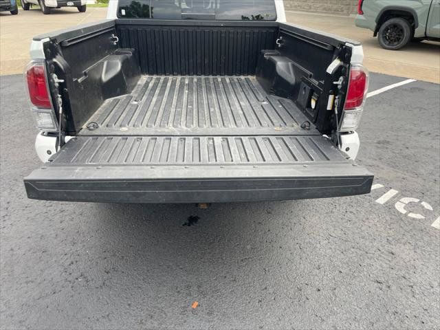Certified 2021 Toyota Tacoma TRD Off-Road w/ Technology Package AWD/4WD image 12