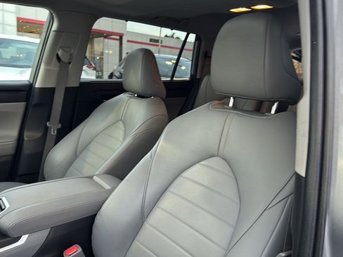 Certified 2023 Toyota Highlander XLE image 26
