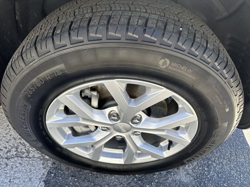 Used 2023 Jeep Grand Cherokee Limited w/ Luxury Tech Group II image 6