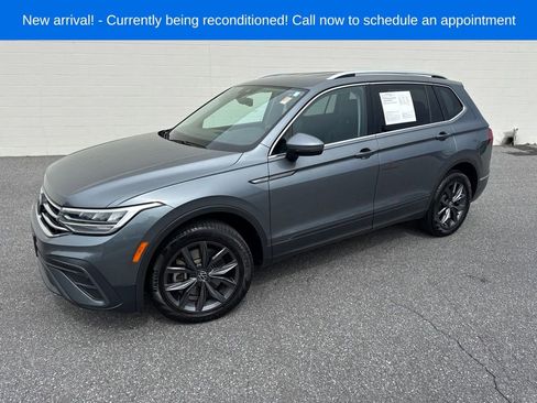 Used 2022 Volkswagen Tiguan SE FWD image 1