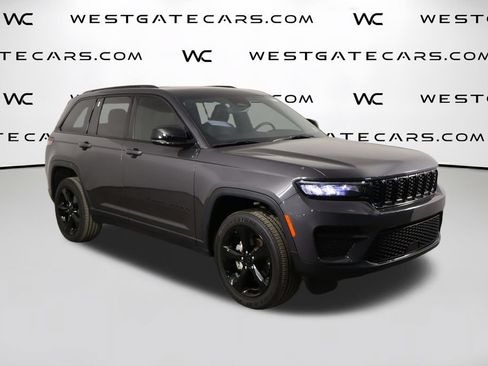 Used 2023 Jeep Grand Cherokee Altitude RWD image 48