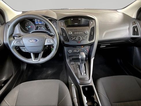 Used 2018 Ford Focus SE w/ SE Appearance Package FWD image 7