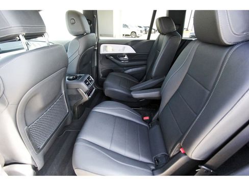 Used 2025 Mercedes-Benz GLS 450 4MATIC image 7