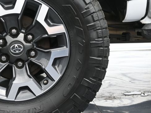 Used 2020 Toyota Tacoma TRD Off-Road image 42
