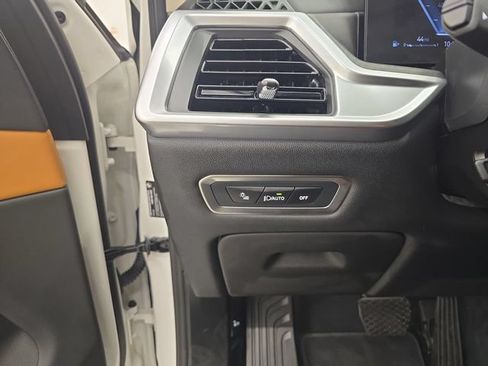 Used 2025 BMW X7 xDrive40i w/ Premium Package AWD/4WD image 42