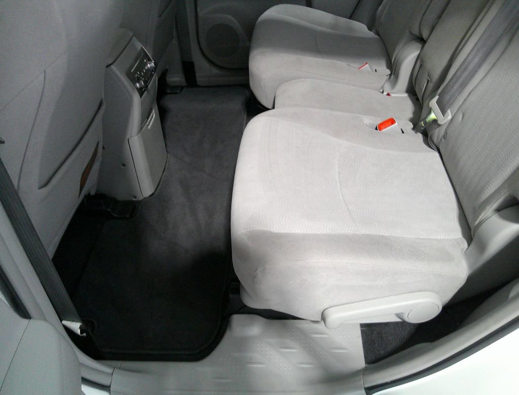 Used 2013 Toyota Highlander Plus FWD image 28