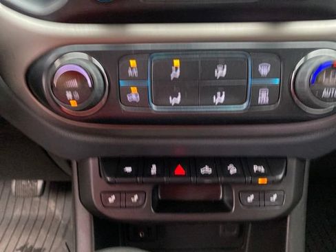 Used 2022 Chevrolet Colorado Z71 AWD/4WD image 19