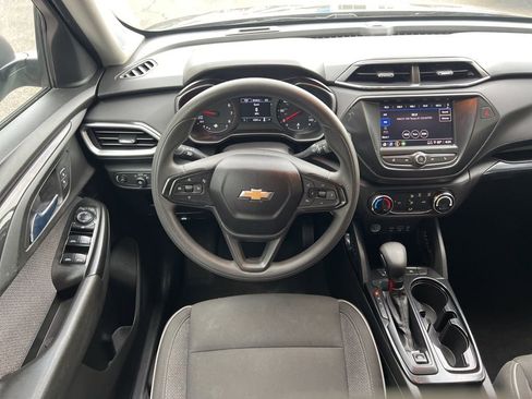 Used 2021 Chevrolet TrailBlazer LS w/ LPO, Blackout Package image 18
