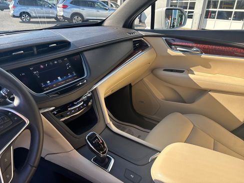 Used 2017 Cadillac XT5 Luxury image 27