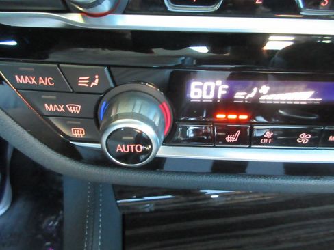 Used 2023 BMW 530i w/ M Sport Package RWD image 9