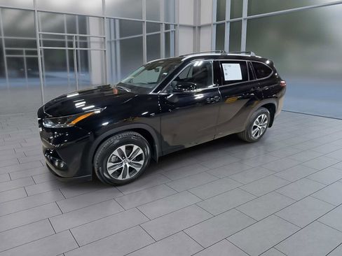 Certified 2022 Toyota Highlander XLE image 4