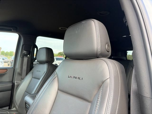 Used 2025 GMC Yukon Denali AWD/4WD image 14