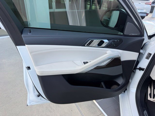 Used 2022 BMW X6 xDrive40i w/ M Sport Package AWD/4WD image 11