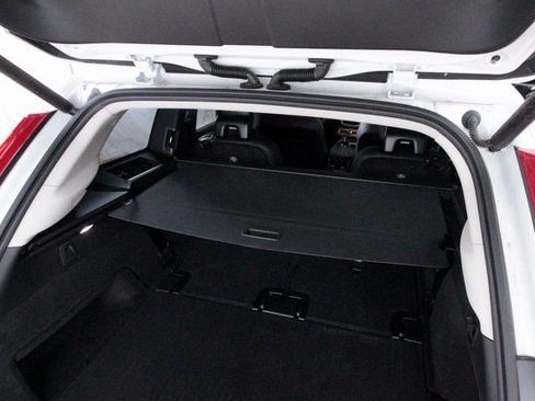 Certified 2025 Volvo XC90 T8 Plus w/ Protection Package Premier image 15