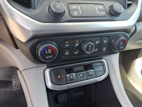 Used 2023 GMC Acadia SLT AWD/4WD image 27