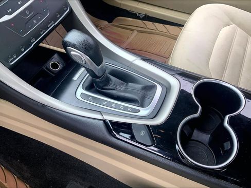 Used 2015 Ford Fusion SE image 17