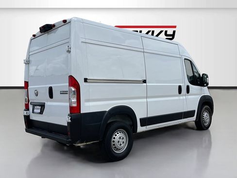 Used 2025 RAM ProMaster 2500 w/ Convenience Group FWD image 7