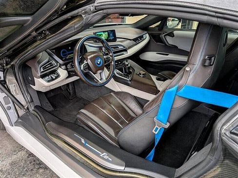 Used 2019 BMW i8 Roadster image 2